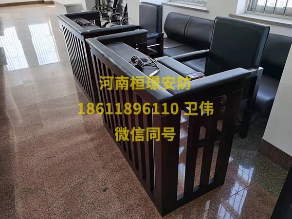 木制審訊椅和不銹鋼審訊椅哪個(gè)好？