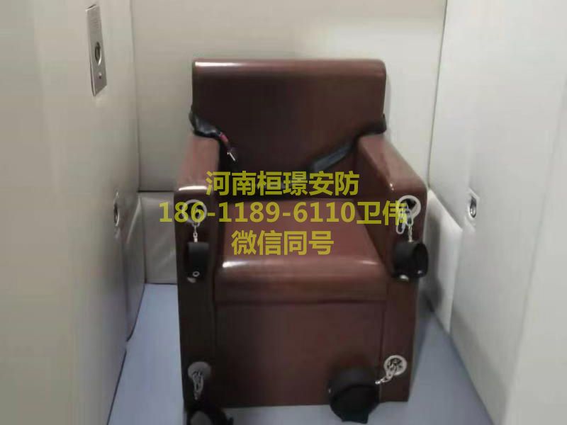 鐵制審訊椅的鎖具設(shè)計(jì)是如何確保安全的？